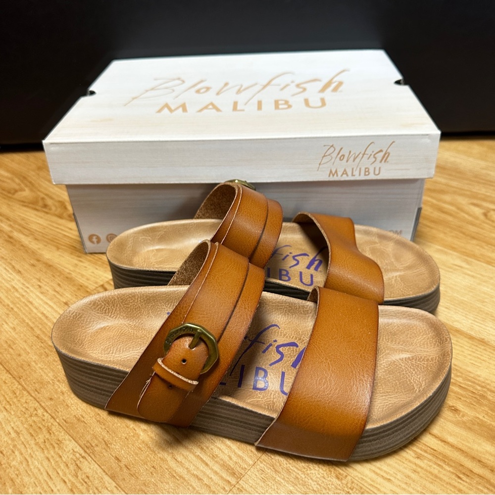 NWT BLOWFISH PLATFORM TAN BUCKLE  SLIP ON SANDALS